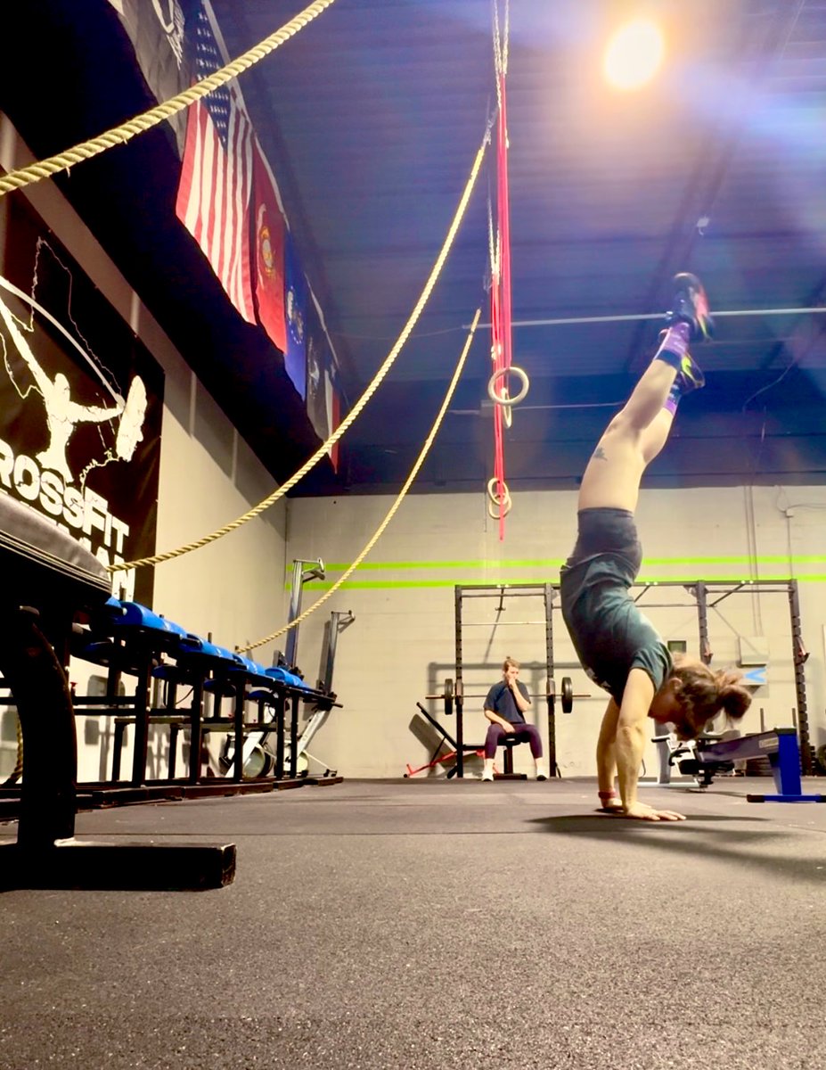 RoxanaCodes's tweet image. Good afternoon! Oof. One of those hit the ground running days. Did the things, did some other things. Super interesting, right? 
I hope y’all have a lovely Thursday. ❤️❤️
#momswhocode #whatistime #fitdevs