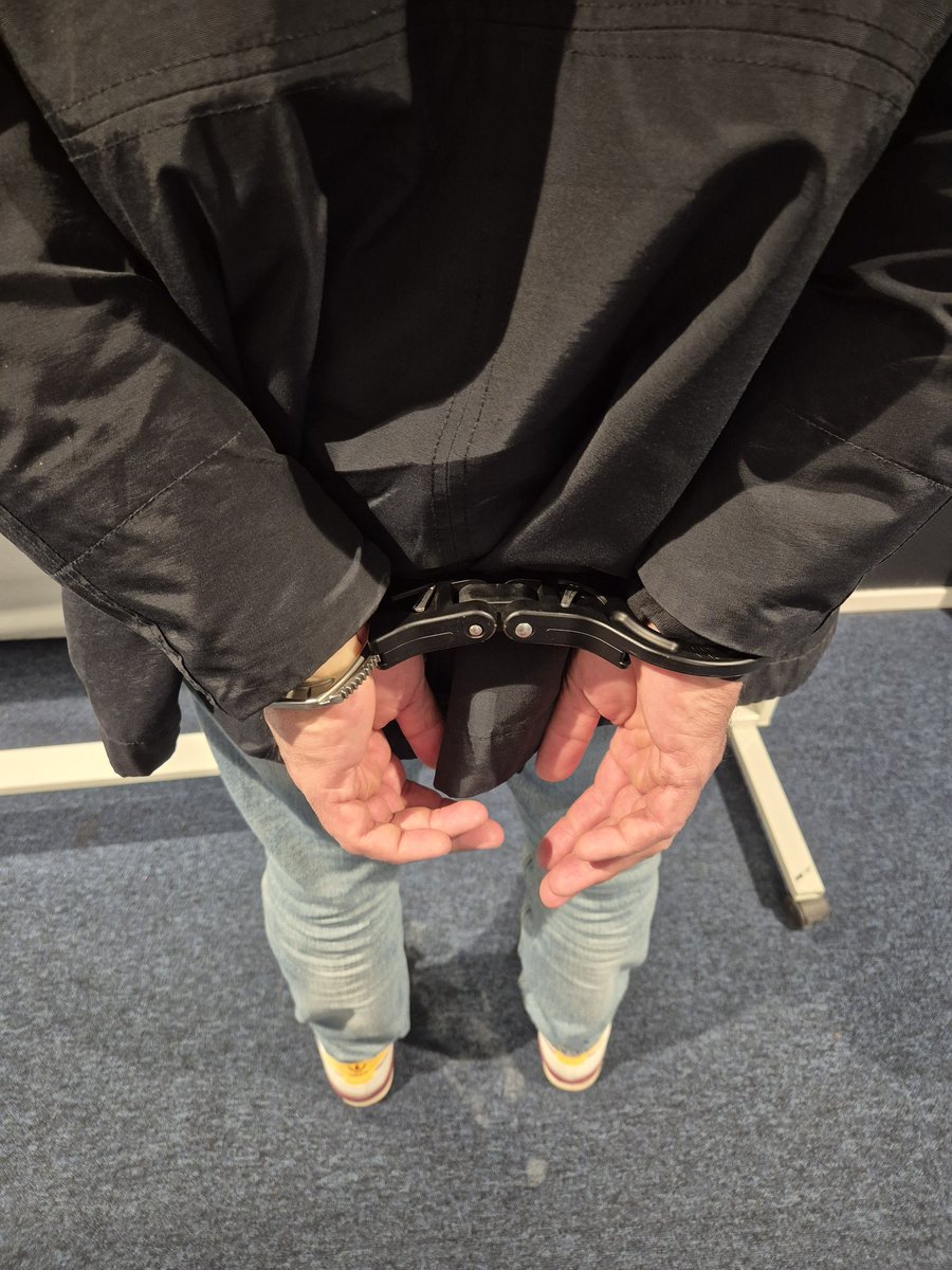 Aanhouding op Aernout Drostkade Gouda wegens oplichting