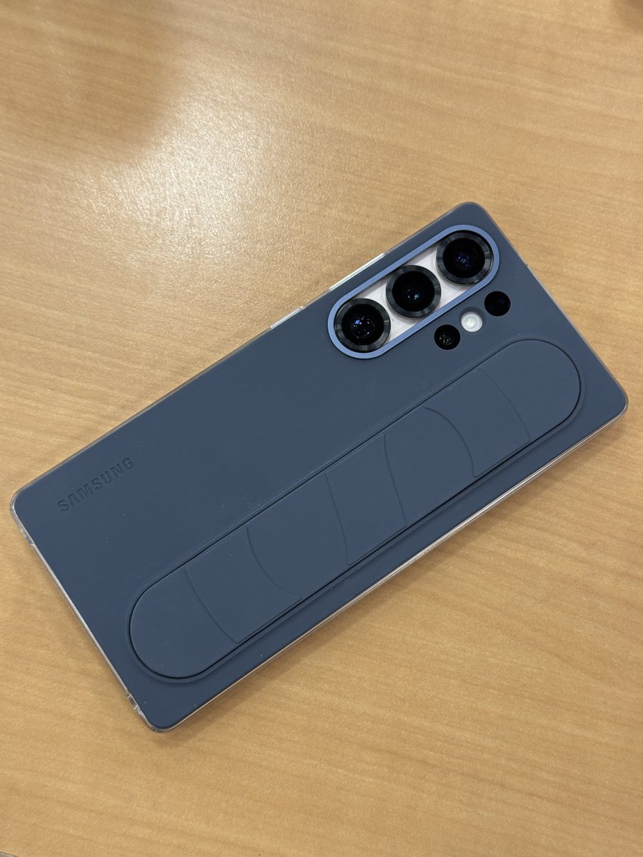 Holly - I like tech tweet media