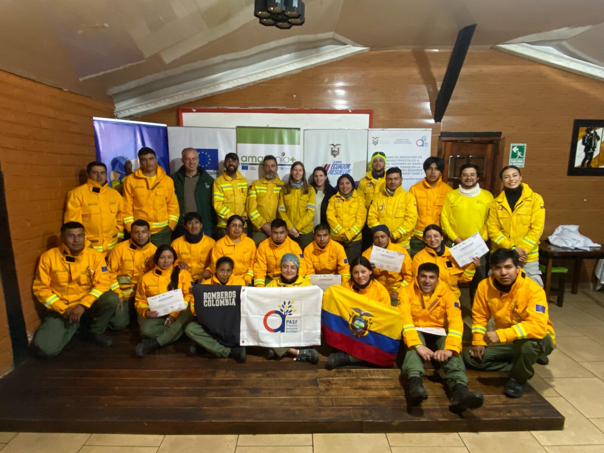 🇪🇨🔥🇨🇴Cerramos con éxito la #BRICOM Transfronteriza Ecuador-Colombia  ¡Felicitamos a los nuevos Brigadistas Comunitarios en Manejo Integral del Fuego!

💪Con estas acciones, seguimos construyendo territorios más resilientes y preparados para prevenir los incendios forestales.