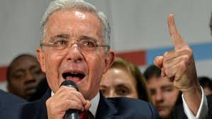 #ENCUESTA: 
Delitos como presunto soborno, fraude procesal y soborno de testigos se acusa a <a href="/AlvaroUribeVel/">Álvaro Uribe Vélez</a> 
Cree usted que es:

⚠️ es culpable 
❤️es inocente

Los leo en los comentarios.