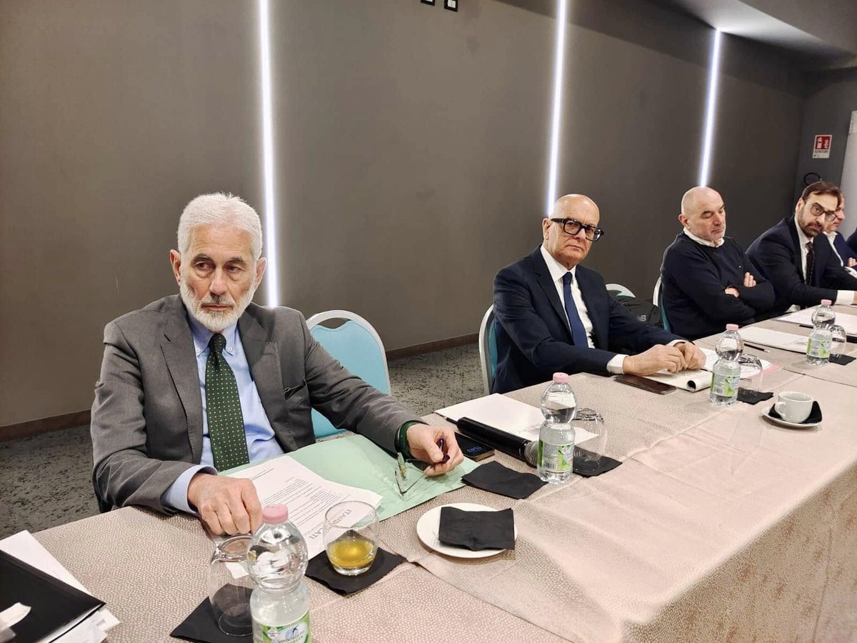 fondimof's tweet photo. Oggi a Roma si è tenuta l’assemblea di @italmercati. Confermato alla presidenza Pallottini. Ha partecipato ai lavori anche il nostro AD Enzo Addessi, a testimonianza dell’impegno del #MOF per #innovazione, #sostenibilità e crescita del settore. https://t.co/arghY6aDVJ