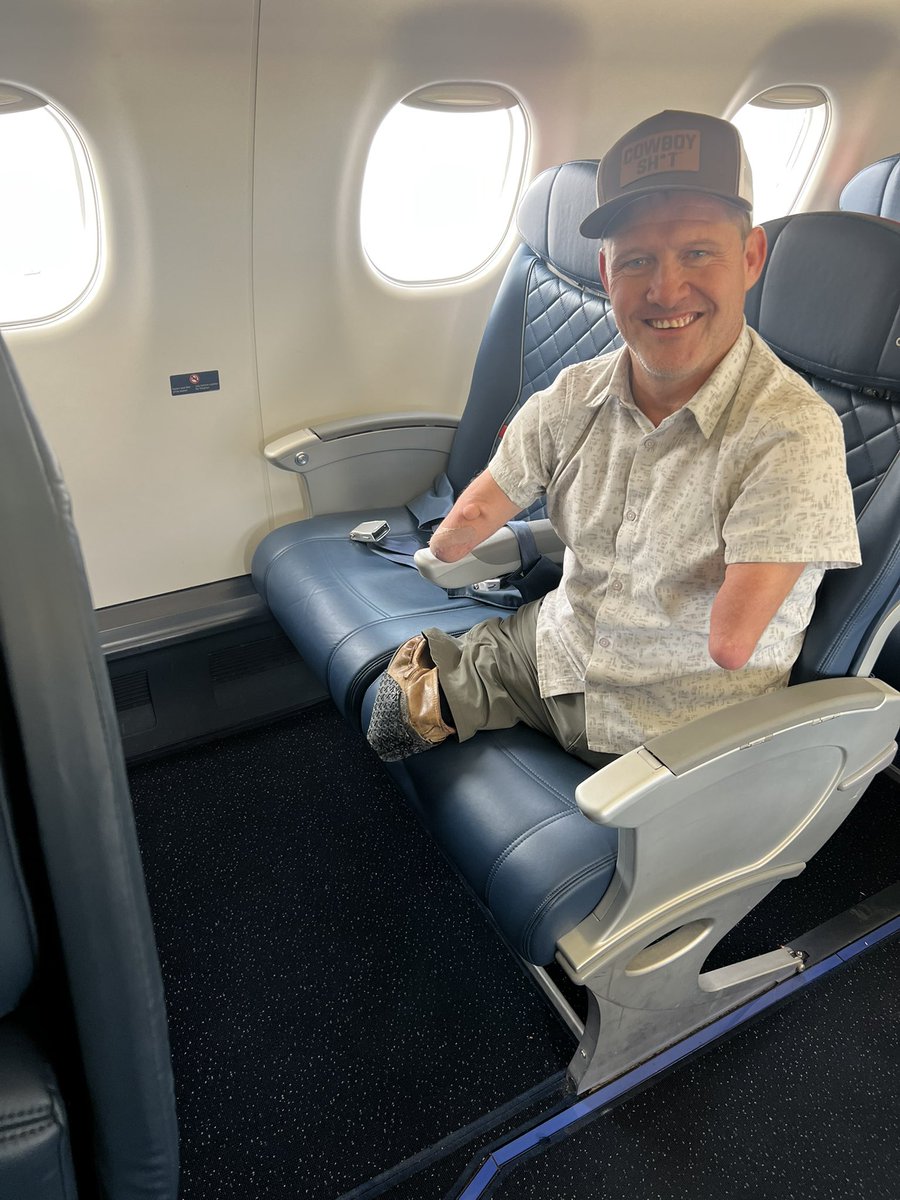 Birthday leg room for days!!! 😉😂
Thank you <a href="/Delta/">Delta</a>! ✈️