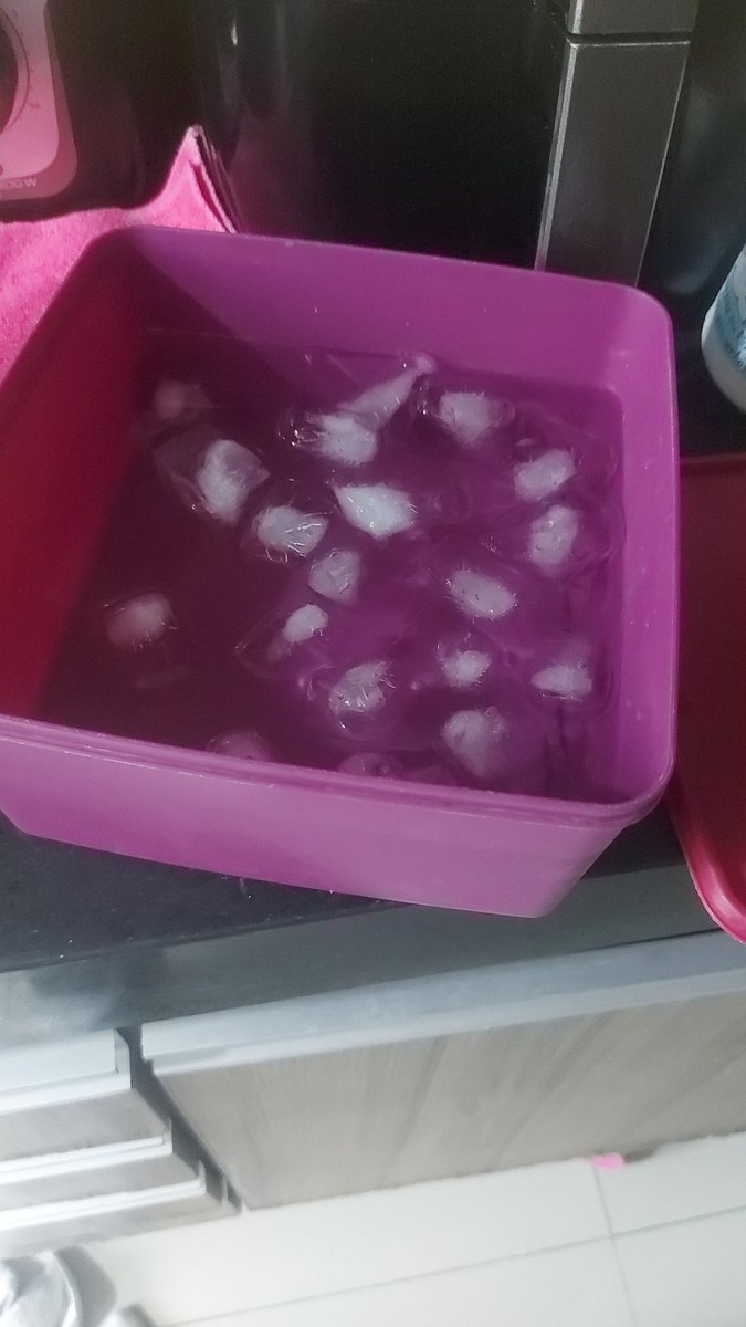 Quantos litros de agua isso parece ter? E sera q eu pego uma hiperidratação tomando um desse por dia?