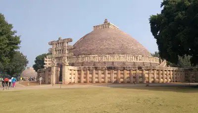 Gludhar22's tweet photo. "Sanchi Stupa—A UNESCO World Heritage Site and a symbol of Buddhist architecture! Built in the 3rd century BCE, this ancient stupa is adorned with intricate carvings and represents the serenity of Buddhist philosophy. A must-visit in Madhya Pradesh! #SanchiStupa #BuddhistHeritage https://t.co/19MN4k1Un2