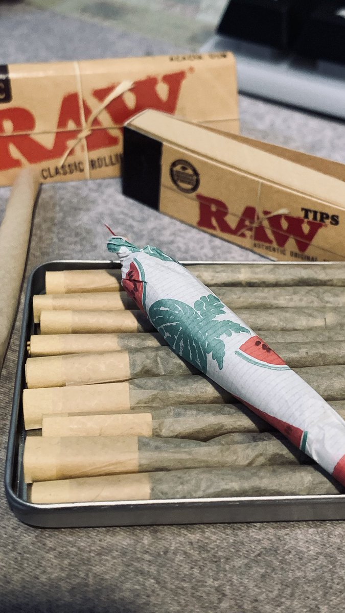 BatangPasaaway's tweet photo. Puff Puff Pass 💨 https://t.co/1G8gKxV1TU