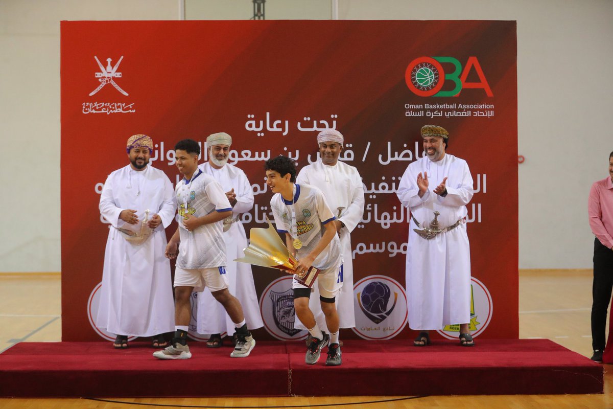 نزوى.. حيث يلتقي المجدُ بالسلة، ويُرسم الانتصارُ بحروف العزيمة. 🏀✨
بروح الأبطال وعزيمة الشباب، يعتلي نادي نزوى عرش بطولة الشباب لكرة السلة للموسم الرياضي 2024/2025، مضيفًا نجمةً جديدة إلى سجله الحافل.
#نزوى_بطل_شباب_السلة