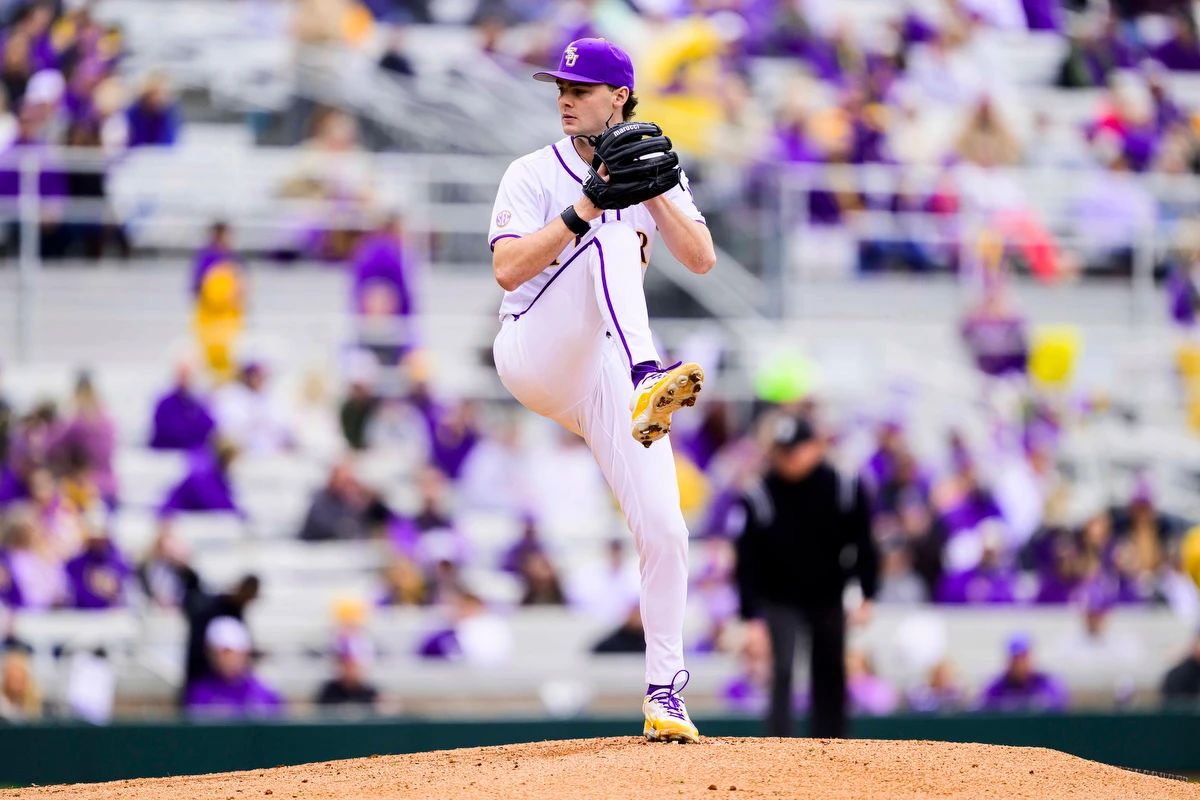 d1baseball's tweet image. .@LSUbaseball's pitching staff has been DOMINANT early 🐯💪
🟣 1.52 ERA
🌕 0.74 WHIP
🟣 36.3 K%
🌕 6.8 BB%
🟣 .143 BAA
@marketheridge highlights that and more @SEC baseball storylines in Thursday’s Daily Dish ⤵️