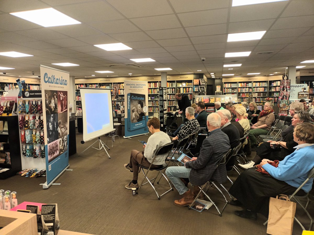 boekBroekhuis's tweet image. Bij @boekBroekhuis wachten op schrijver @FrankKrake1 voor een boekpresentatie. #Catherina