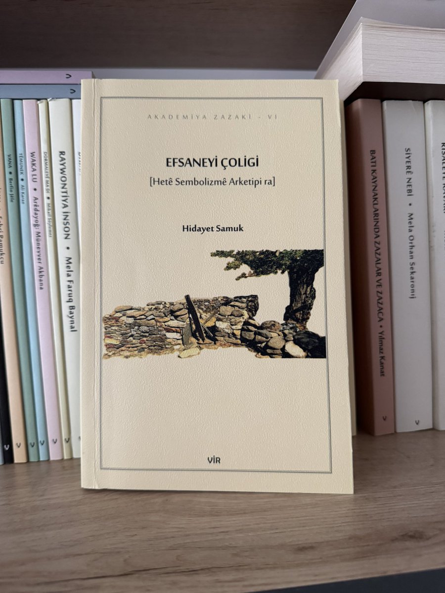 Kıtabê "Efsaneyi Çoligi" metbaa ra ame u resa ma dest.

Şım eşkeni Çolig dı Barman Kitap/Kırtasiye ra peyda bıkeri.