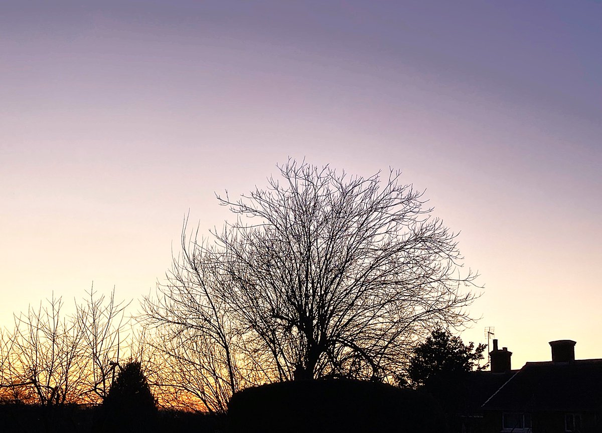 Some lovely sunset colours again tonight after a sunny day. 🥰🧡❤️💜