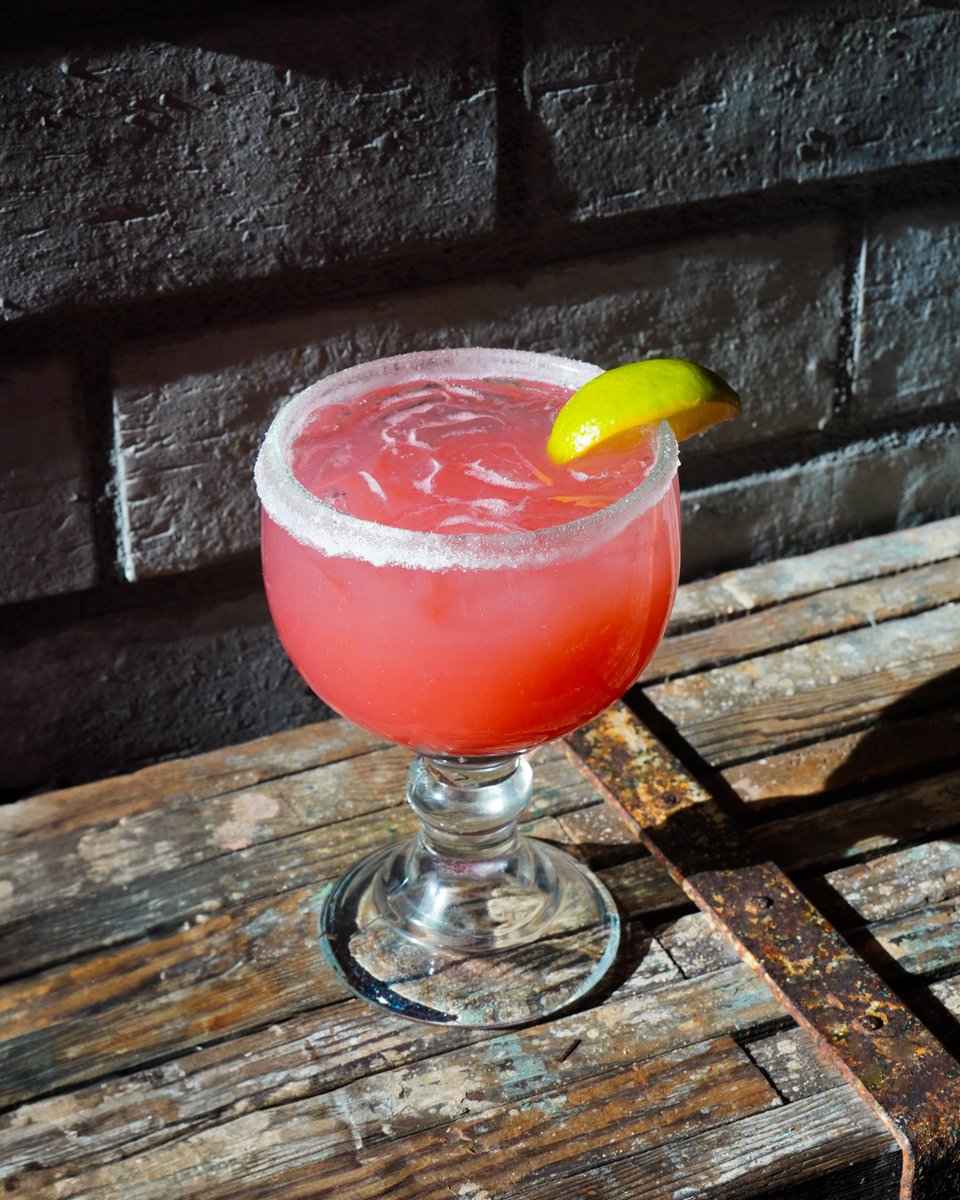 nachodaddylv's tweet photo. Who says you can’t find a much-needed vacation without leaving home? 🌴🍑 Our White Peach Margarita is your ticket to paradise with @telsontequila Blanco, peach schnapps, white peach puree and house-made sweet &amp; sour. Come sip your way to a good time! 🍹 https://t.co/5adHOfEUSq