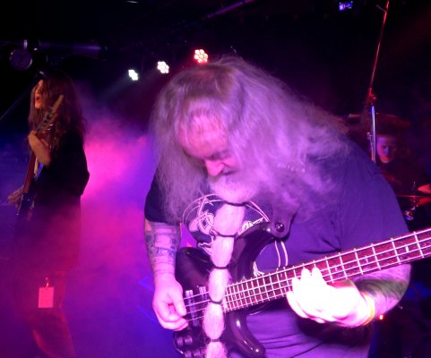 EnteraCarsten's tweet photo. Noch ein Foto von dem Gig meiner Thrash Metal Band Entera.
#thrashmetal #bass #bassist #metalbass #ibanez #soundgearbass #hawkfest #bühne #gig #live #konzert #metalgig #metalkonzert #wiesloch https://t.co/9CCIDHJ9Ax