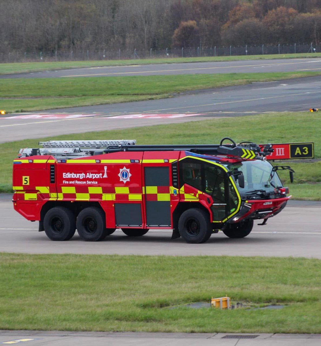 British Emergency Vehicles tweet media