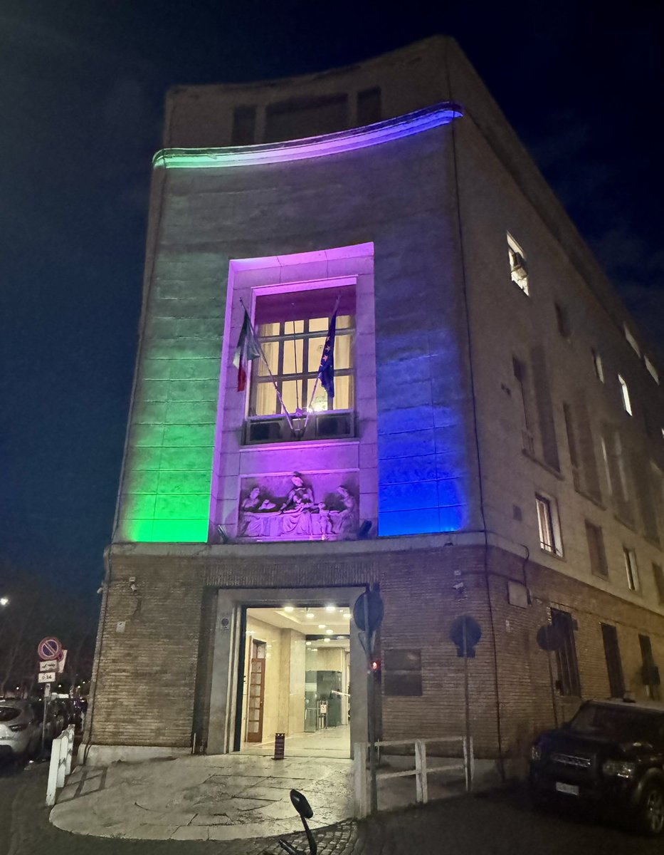 🌍💜💚💙Alla vigilia della Giornata delle malattie rare, il Ministero si illumina con i colori simbolo per sensibilizzare e accrescere la consapevolezza. 
Molto più di quanto immagini: malattierare.gov.it

#RareDiseaseDay #28febbraio