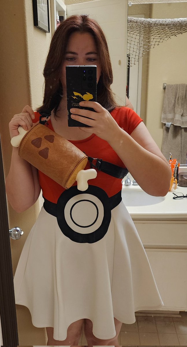 lizannamae_h's tweet image. When it's both Pokémon AND Monster Hunter day and you gotta go out in public