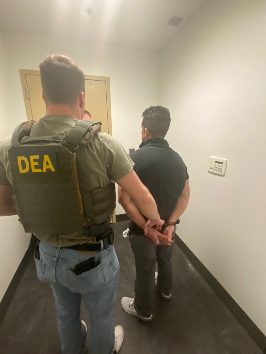 #DEASeattle -Eugene Resident Office continues to support @dhsgov and @icegov with their immigration enforcement efforts in Oregon to remove violent criminals. This illegal criminal was arrested this morning in Eugene, 2-27-2025. @deahq @TheJusticeDept @EROSeattle