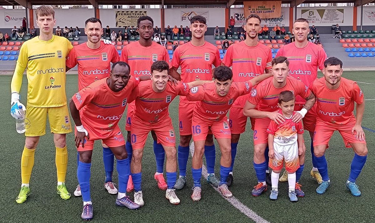 Antonio León (@antonioleonrgue) on Twitter photo La <a href="/UAridane/">UD Los Llanos de Aridane</a> golea 4-0 al <a href="/arucascf/">Arucas CF</a> y suma su tercera victoria consecutiva en el Municipal de Aceró para sumar 21 puntos y colocarse a 4 de la permanencia, marcando la misma el <a href="/HerbaniaCD/">Club Deportivo Herbania</a> y <a href="/CDBuzanada/">CD Buzanada</a> con 25 puntos
Además se colocan a 2 puntos del 15º <a href="/p_sanmateo/">CF Panadería Pulido San Mateo</a> que tiene 23 La <a href="/UAridane/">UD Los Llanos de Aridane</a> golea 4-0 al <a href="/arucascf/">Arucas CF</a> y suma su tercera victoria consecutiva en el Municipal de Aceró para sumar 21 puntos y colocarse a 4 de la permanencia, marcando la misma el <a href="/HerbaniaCD/">Club Deportivo Herbania</a> y <a href="/CDBuzanada/">CD Buzanada</a> con 25 puntos
Además se colocan a 2 puntos del 15º <a href="/p_sanmateo/">CF Panadería Pulido San Mateo</a> que tiene 23