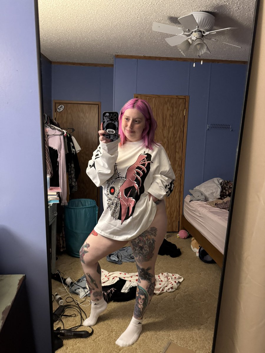 devc8123's tweet photo. This the pic I should have used to say I have an extra ticket for DC’s show tn in Columbus lol. Hmu if you want it! https://t.co/pMAzrYx6ra