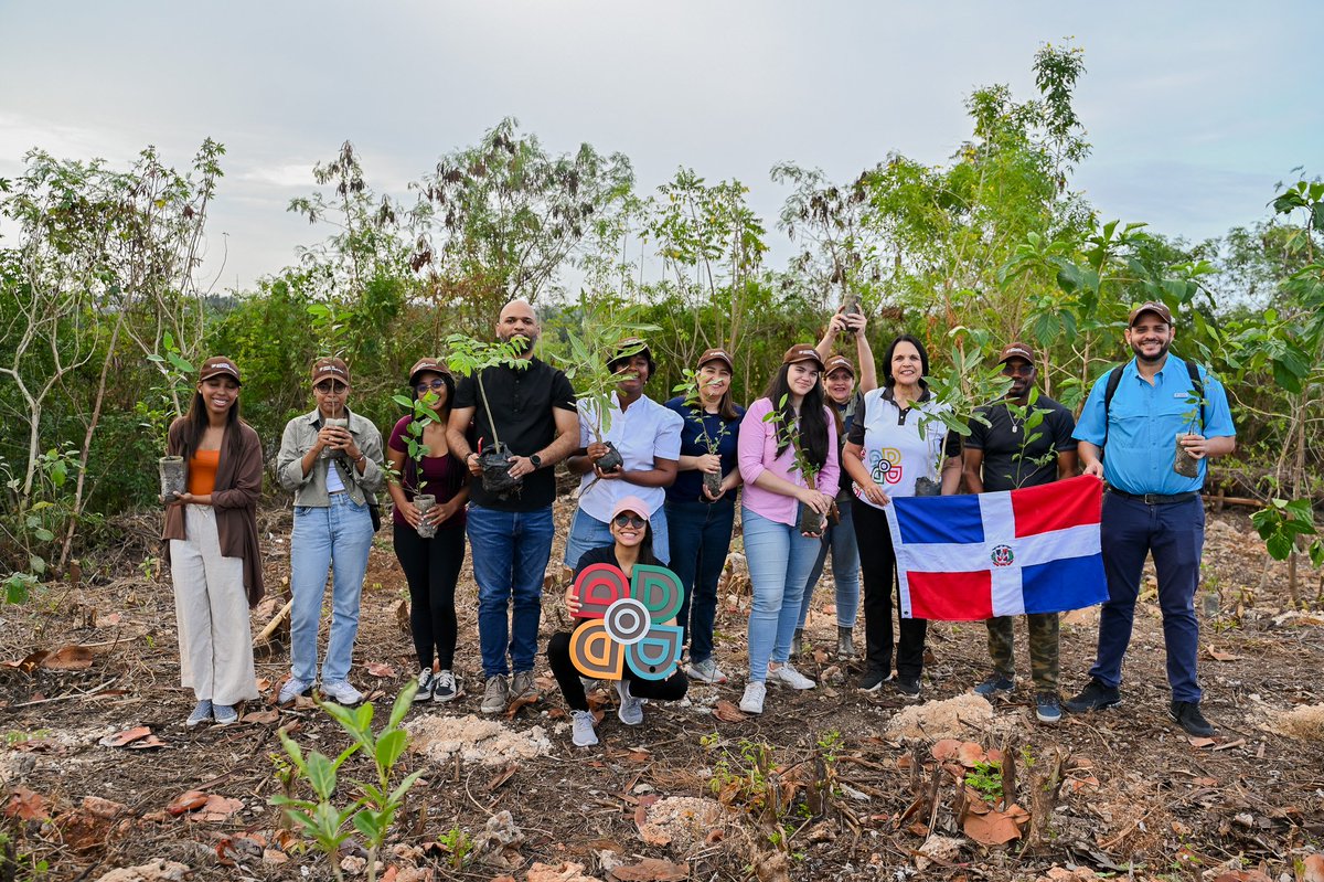 Nada mejor que celebrar estos 181 años de nuestra Independencia Nacional sembrando la Patria 🇩🇴🌲