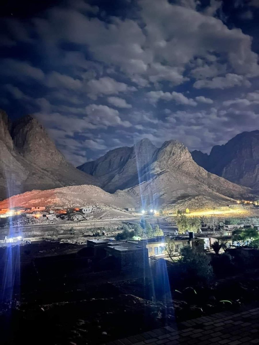 engazatmasr2020's tweet photo. سانت كاترين ليلاً ⛰️☁️

Sinai, Saint Catherine, Egypt ..🌄 https://t.co/LtAVqSINQc