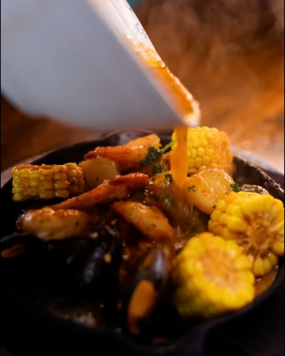 CostaPacificaSA's tweet photo. The only thing hotter than the music? The food at 𝘾𝙤𝙨𝙩𝙖.

Catch live music every Friday and Saturday, karaoke every Thursday at 8 PM, and Despecho Nights every Wednesday! https://t.co/j3kp7v40cW