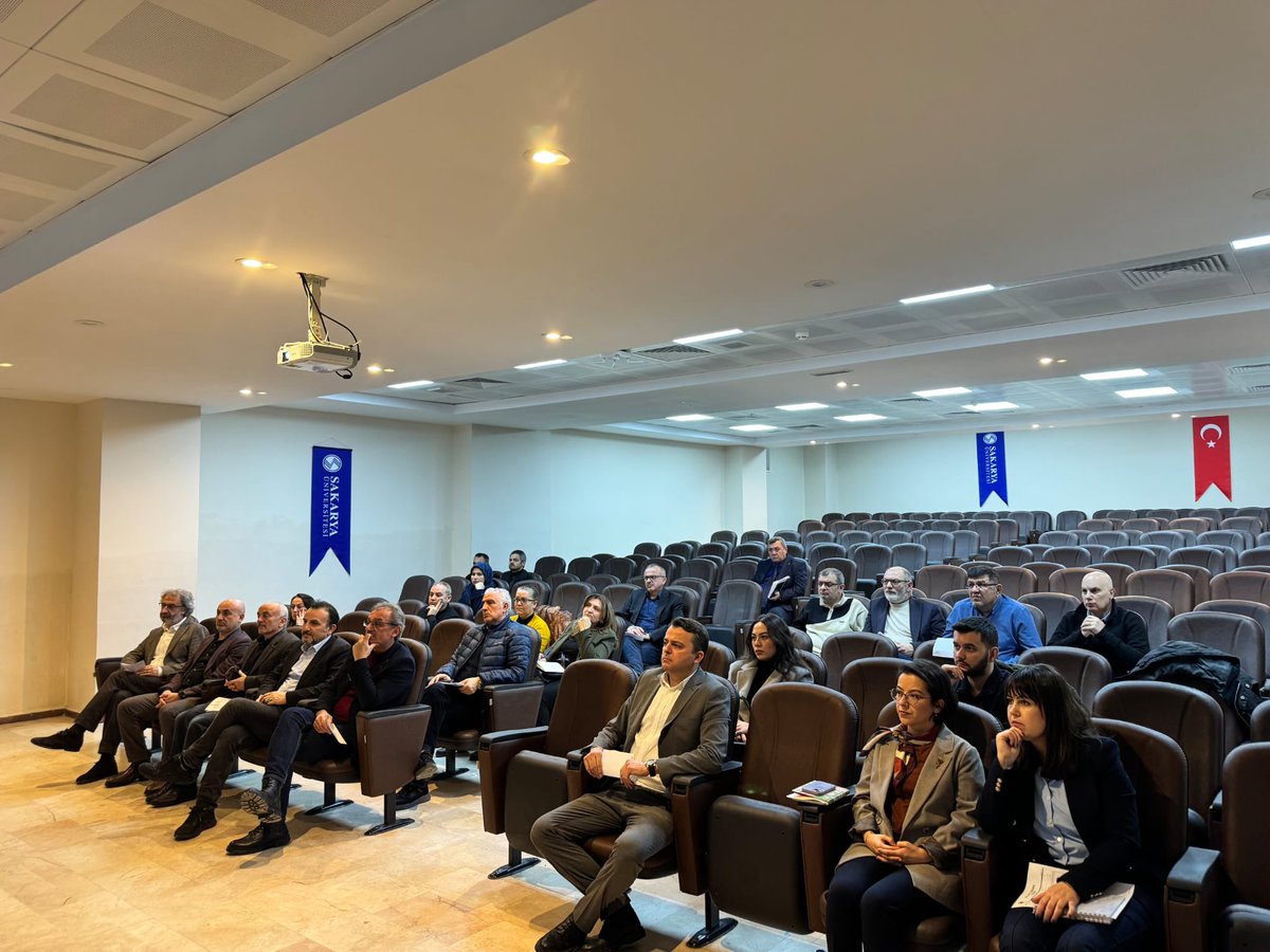 Fakültemizin bahar yarıyılı  Fakülte Kurulu'nu gerçekleştirdik. Toplantıda Uluslararasılaşma, SSCI/AHCI Yayınlar, Projeler, Akreditasyon, İşbirlikleri ve Egitim-Öğretim konularında görüş alışverişinde bulunuldu.