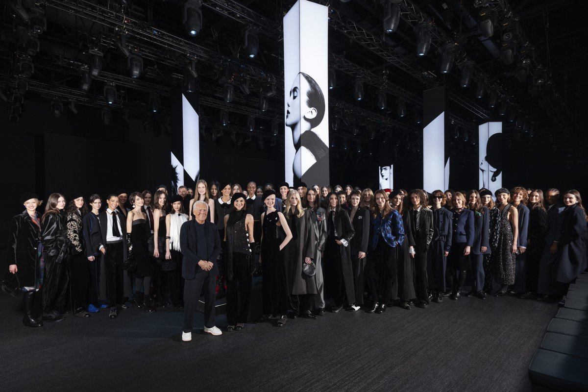 Mr Armani with models at Armani/Teatro during the⁣
Women’s Fall Winter 2025-26 show.⁣