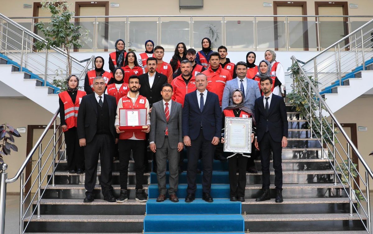 beusosyalmed's tweet photo. Türk Kızılay’ından Üniversitemize Gümüş Madalya ve Madalya Berati

Detay için:👉 https://t.co/vVd8SHjeL5 https://t.co/dExzZyCKcN