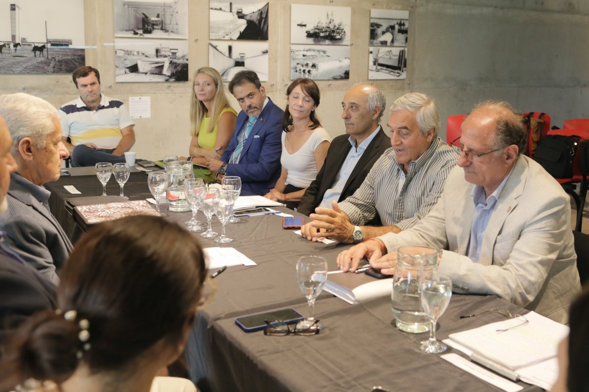 EnteCentro's tweet photo. El @tunelsubfluvial fue epicentro de un encuentro tripartito que integró la perspectiva experta de los técnicos y funcionarios abocados a la construcción de las políticas públicas territoriales de proyección, alcance e impacto global.

#Integración
#GestiónExterna https://t.co/nU2srDg0Cb