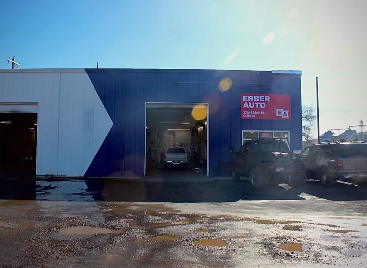 ErberAuto's tweet image. That first fake spring day when the shop doors are wide open, the sun is shining, and we all pretend winter is over. 

Soaking it in while it lasts! ☀️

#FakeSpring #ShopLife