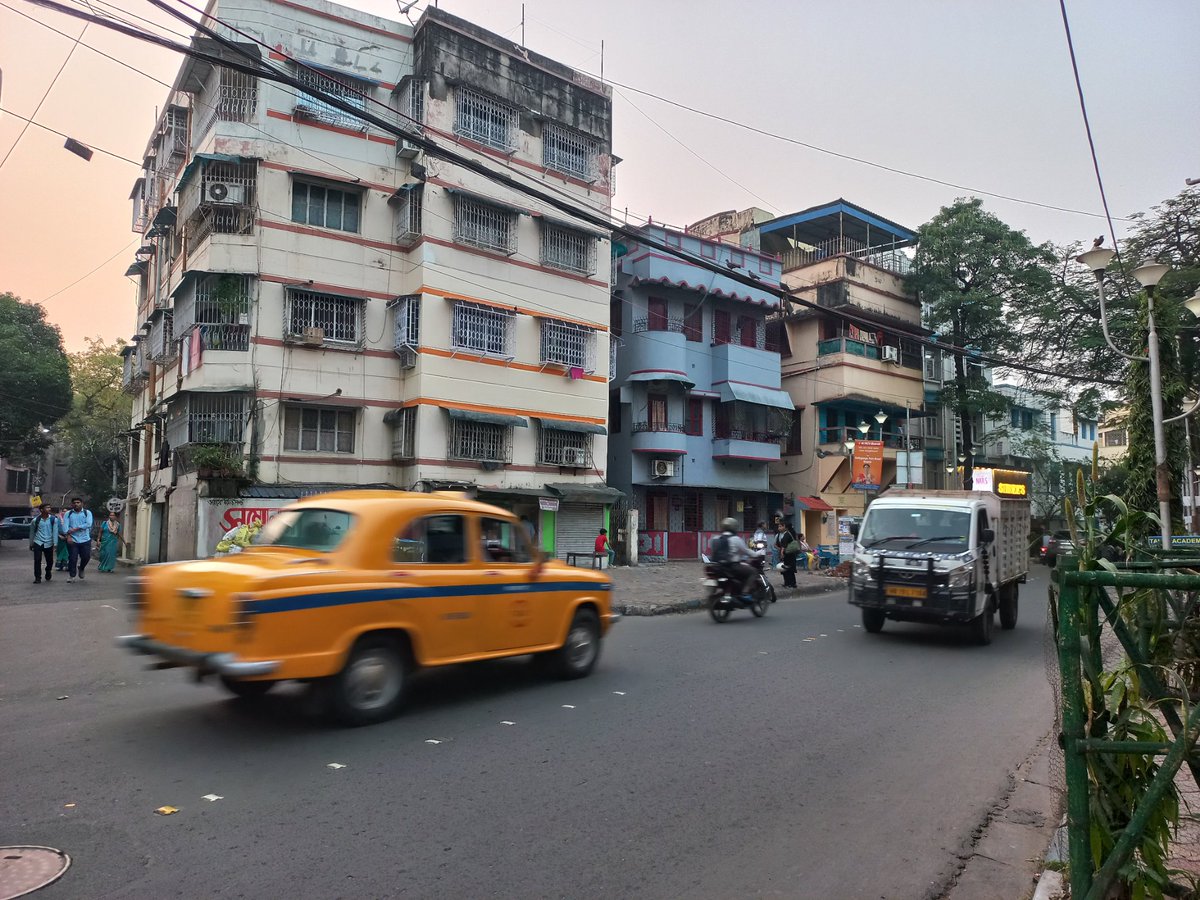SresthaChatt26's tweet photo. Streets, vehicles, mobility

#streetphotography #nightphotography #Kolkata #kolkata_photography #kolkatanightlife #crossing https://t.co/n8XK9pu7hx
