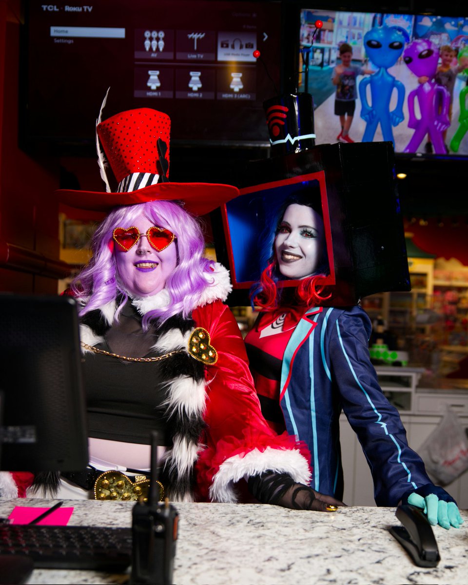 I'm so happy I got to do another Hazbin Hotel duo cosplay with <a href="/eMEOWlyjo/">Thanks for the Memilys</a> 🖤❤️ I love being my TV man 📺💙 

Valentino: <a href="/eMEOWlyjo/">Thanks for the Memilys</a>
📸: duledesignphoto