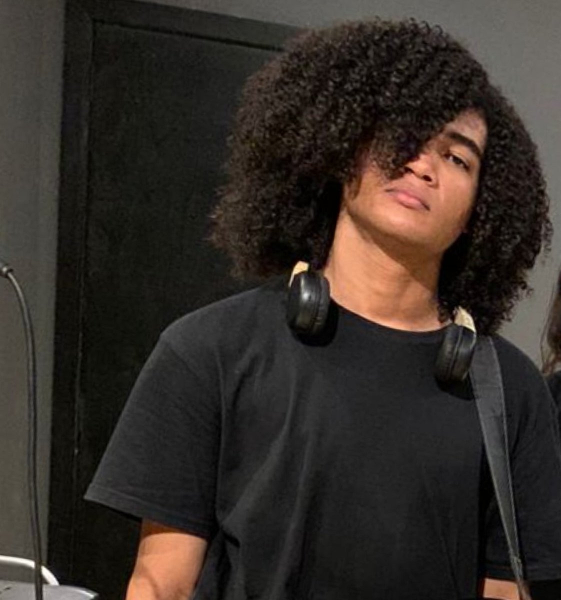 prsnc_banda's tweet photo. Felicitamos hoje nosso guitarrista Sam, que comemora mais um ano de vida neste dia. Desejamos sucesso neste novo ciclo e muita música junto do projeto. 

Feliz Aniversário!👏🥳🎂 https://t.co/bWN13hpDIP