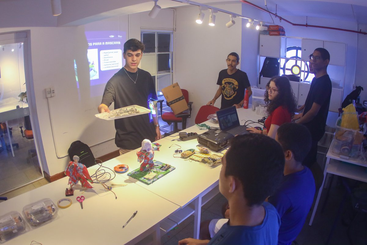 GovernoMA's tweet image. 🤖 Tecnologia e folia! 🎭

A Oficina de Robótica de Carnaval, promovida pela Secti, une inovação e cultura em uma experiência interativa para jovens de 10 a 17 anos.

#Secti #InovaçãoMA #GovMA