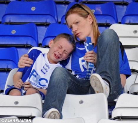 Own Goal: D PURSE
Assist: P WARHURST

It’s heartbreak.

Fernandes sends in a corner and Warhurst peels off his marker and volleys the ball across goal and Purse puts the ball into his own net!!

There’s tears inside St Andrews.

Birmingham 1-3 Southampton (90+5 mins)