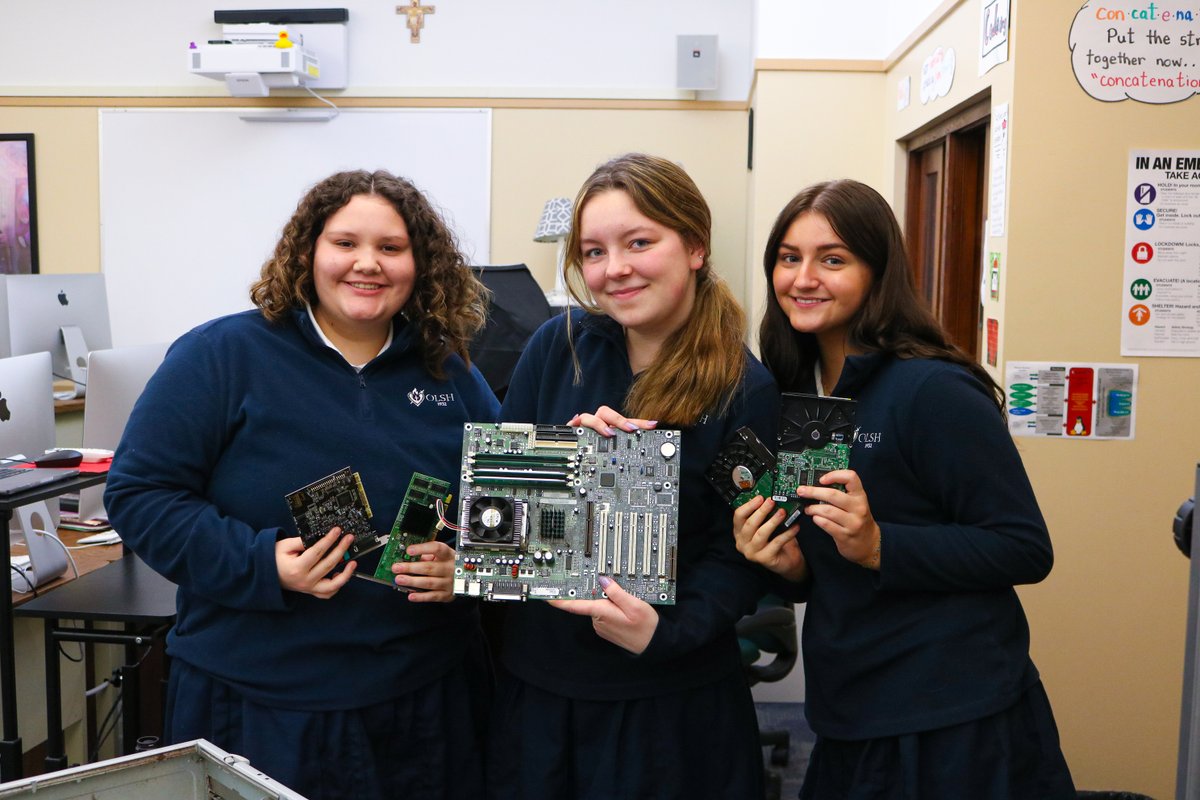 OLSH_HighSchool's tweet image. Hands-on learning in AP Computer Science Principles! 💻🔧 

#OLSH #HandsOnLearning #APComputerScience