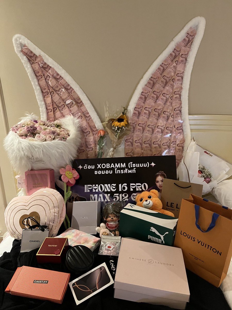 ขอบคุณทุกคนที่มาหา ขอบคุณเซอร์ไพรส์ใหญ่จากทุกๆคนในด้อมเลยนะคะ จะตั้งใจใช้อย่างดีเลยงับ จะมาไลฟ์ลงคลิปเสิร์ฟให้ทุกคนบ่อยๆนะค้า ขอบคุณที่รักซัพพอร์ตหนูน้าlove love😍🙏🏻💖
#xobam #โซแบม