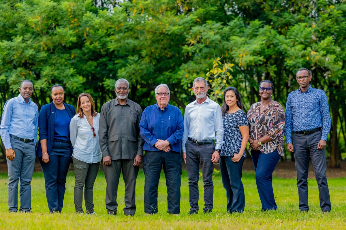 We were thrilled to welcome Howard G. Buffett, RICA’s Chancellor and founder of the Howard G. Buffett Foundation, to campus today! His insightful discussions with our leadership and faculty on conservation agriculture (CA) reinforced our commitment to advancing CA in Rwanda.