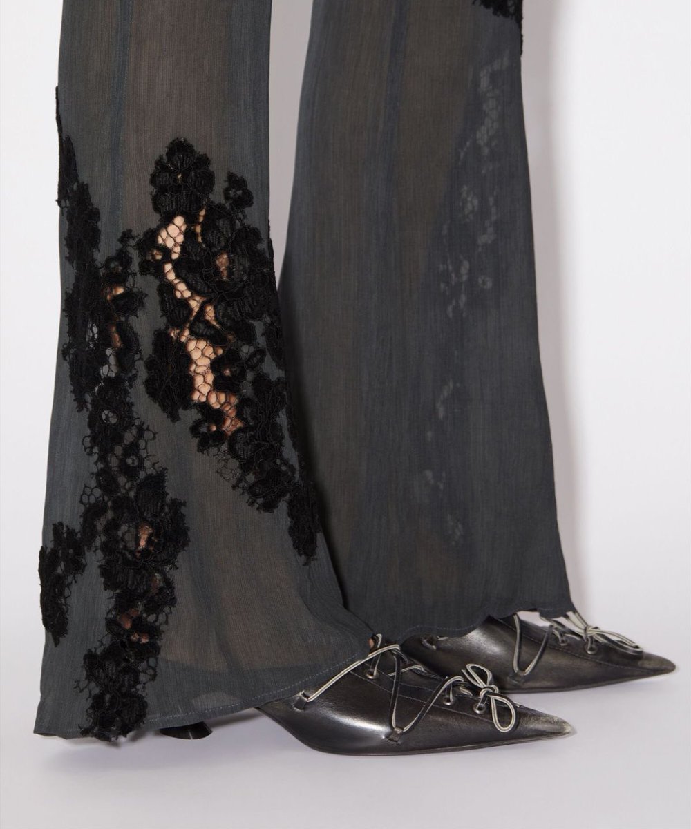 pointy shoes peeking out from beneath long trousers is pure perfection