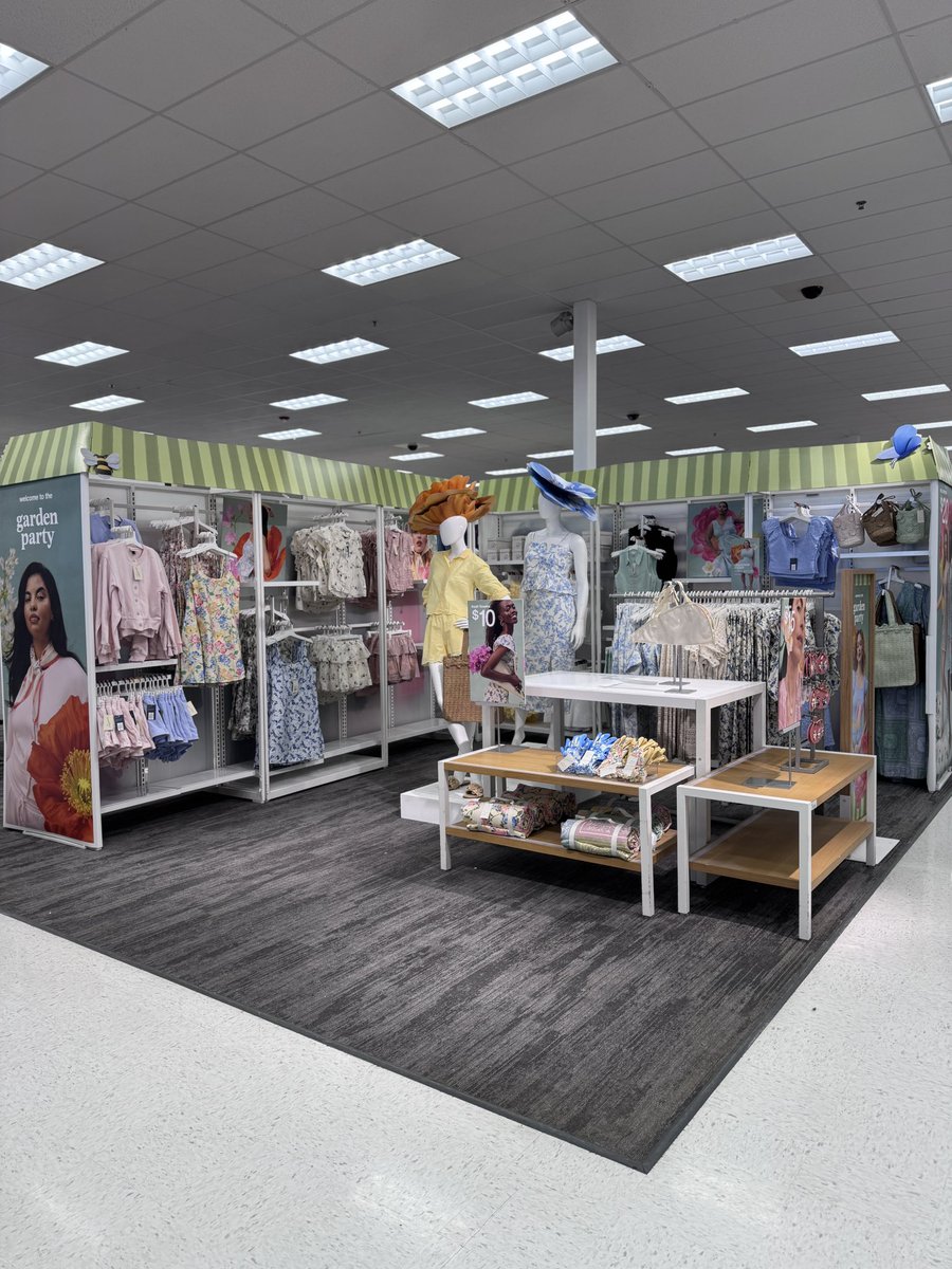 LindsayTarget's tweet image. Welcome to “The Garden Party” 💐 A groundbreaking  floral collection built with every spring occasion in mind! 🌷