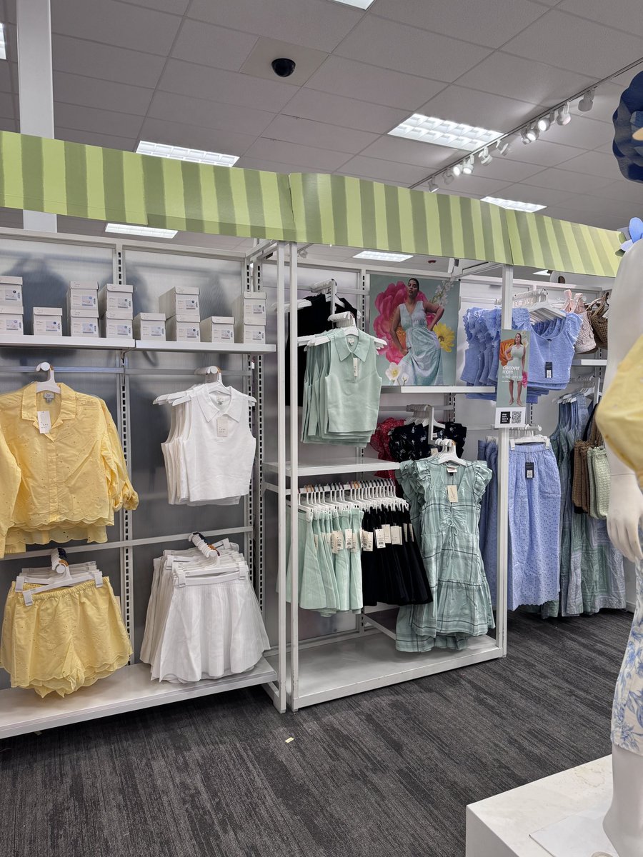 LindsayTarget's tweet image. Welcome to “The Garden Party” 💐 A groundbreaking  floral collection built with every spring occasion in mind! 🌷