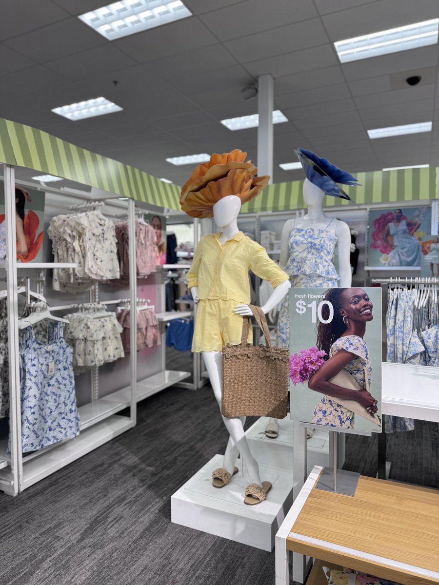 LindsayTarget's tweet image. Welcome to “The Garden Party” 💐 A groundbreaking  floral collection built with every spring occasion in mind! 🌷