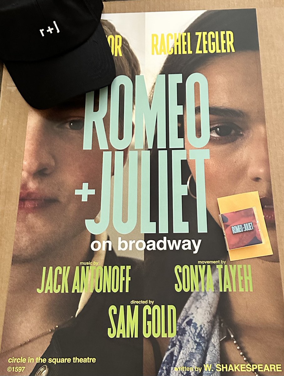 eternalcspring's tweet photo. 🫀🗡️ R+J CLOSING GIVEAWAY🗡️🫀

R+J closed and not everyone could go, but that doesn’t mean you have to miss out! 

you could win official R+J hat, pin and the window card! 

just like &amp; rt this and reply if you’re a capulet or montague 

giveaway ends March 6th
open domestic/intl https://t.co/wtJgLHzCP9