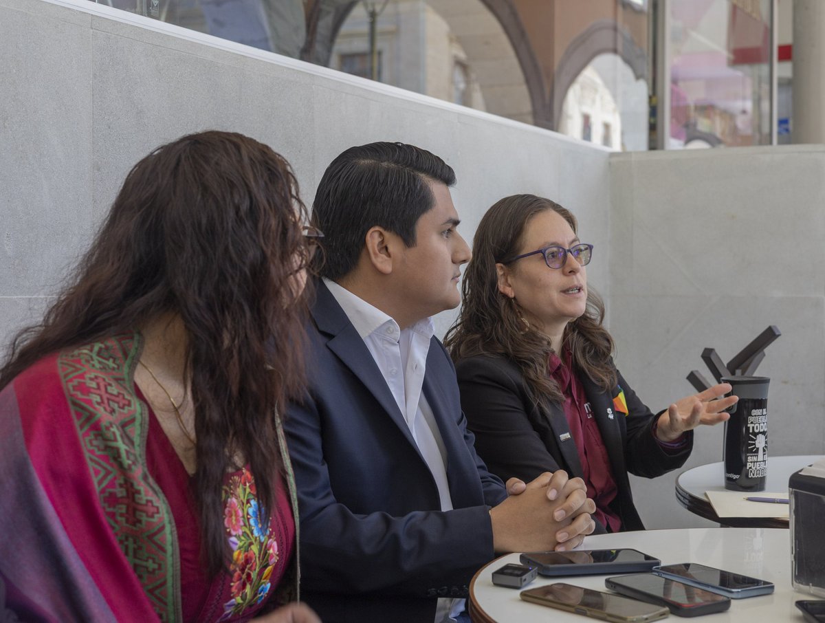 LetyBandala's tweet photo. ... exterior del CEN Morena y la diputada Carola Viveros, presidenta de la Mesa Directiva del Congreso del Estado de Veracruz. ✅

Así como los detalles del foro "Migración en Veracruz: Retos y Oportunidades", con Christian Ochoa, Director de Latin Dreams Program. 
... 2/3 https://t.co/HlLe3lbkS7