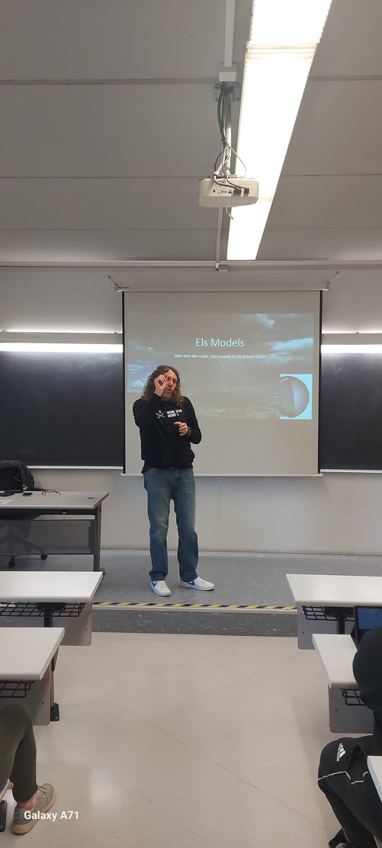 alexmegapc's tweet image. Avui hem parlat dels models meteorològics a la Universitat Rovira i Virgili @universitatURV, concretament al Màster de Formació de Professorat. Ensenyament-Aprenentatge de la Geografia amb el professor Iban Garcia-Borés Comas @ibangbc ha estat un plaer. #meteo