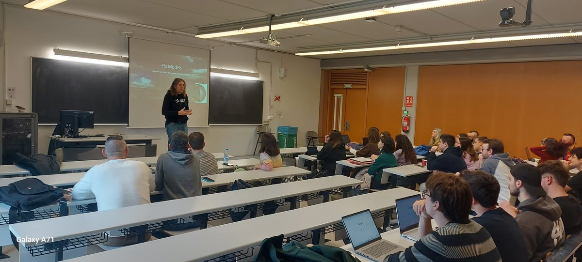 alexmegapc's tweet image. Avui hem parlat dels models meteorològics a la Universitat Rovira i Virgili @universitatURV, concretament al Màster de Formació de Professorat. Ensenyament-Aprenentatge de la Geografia amb el professor Iban Garcia-Borés Comas @ibangbc ha estat un plaer. #meteo