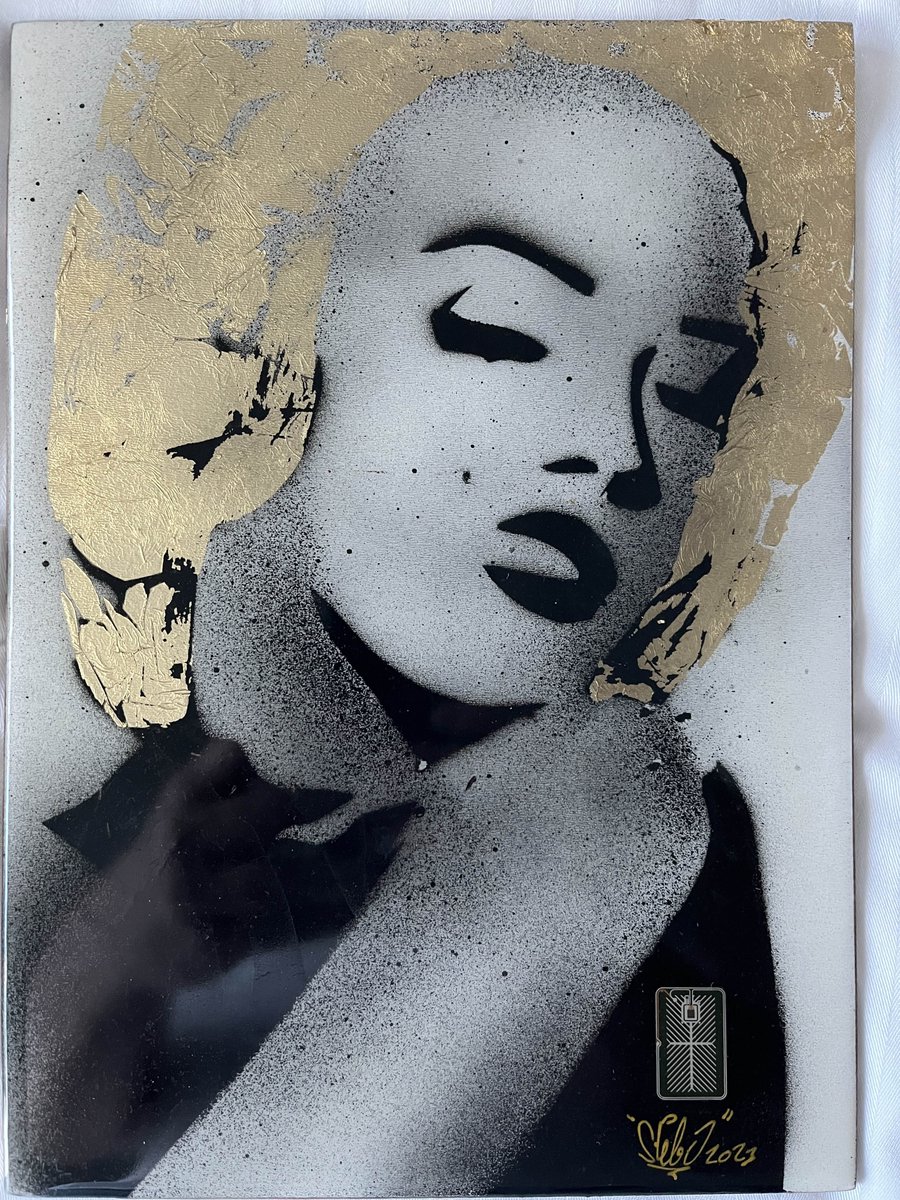 Calling #EthDenver! We've prepared a treasure hunt for you - Find 3 different 🔮 across the venue and you have a chance to lift this masterpiece with 24k gold. 

GLHF!