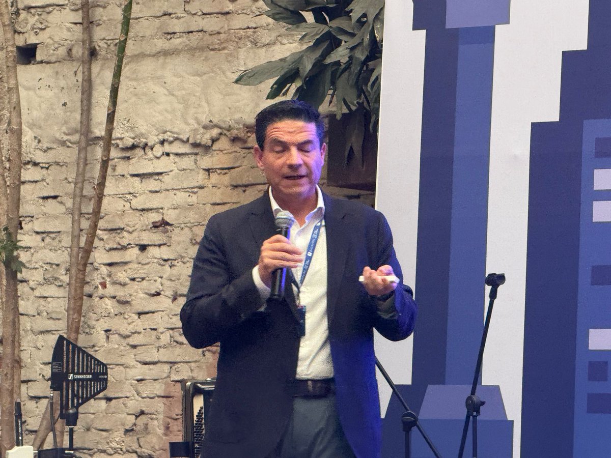 🤖 Impacto de la IA en la Experiencia del Empleado
🔹 53% de empleados entusiastas, 50% preocupados.
🔹 En México, 70% de entusiasmo, 48% de preocupación.
🔥 ¿Están las empresas preparadas?
#XDAYLATAM2025 #IA #FuturoDelTrabajo #EXTrends2024