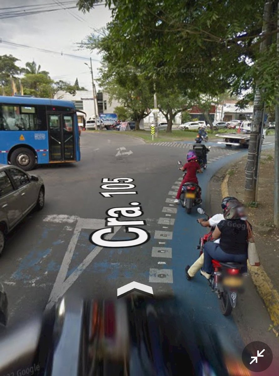 No alcancé a tomar foto por ayudar a señora de <a href="/CiudadaniaMayor/">Ciudadanía Mayor Cali</a>, nadie le daba el paso, hice de guarda, menos mal un motociclista me ayudó a pausar tráfico.  Yo casi no paso por ahí pero creo van años que desactivaron ese semáforo siendo viacrusis para peatones. <a href="/orozcolgustavo/">Gustavo Orozco</a>